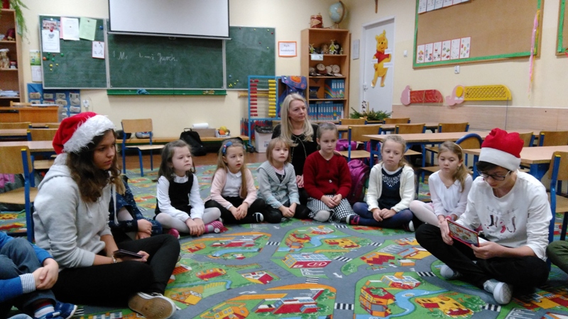 W ŚWIĄTECZNYM KLIMACIE U PIERWSZAKÓW 