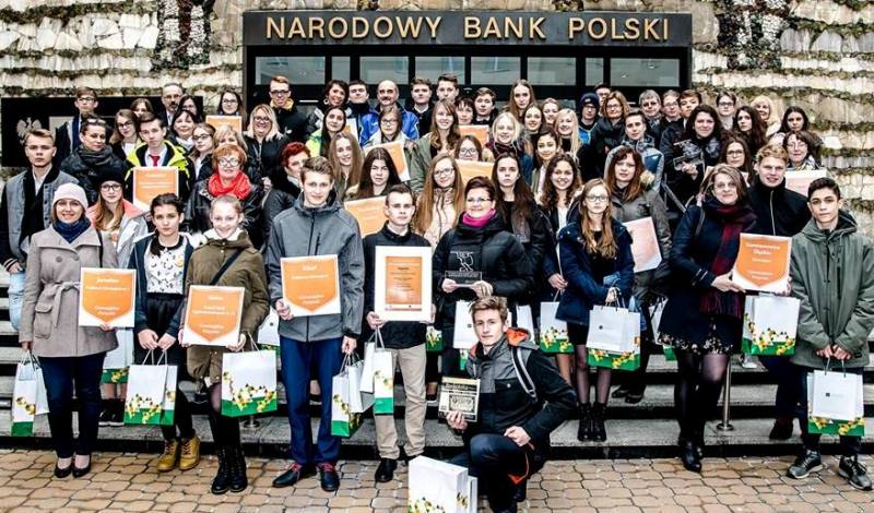 NASZE GIMNAZJALISTKI W OGÓLNOPOLSKIM FINALE KONKURSU „GIMNAZJALNE POTYCZKI 2017”