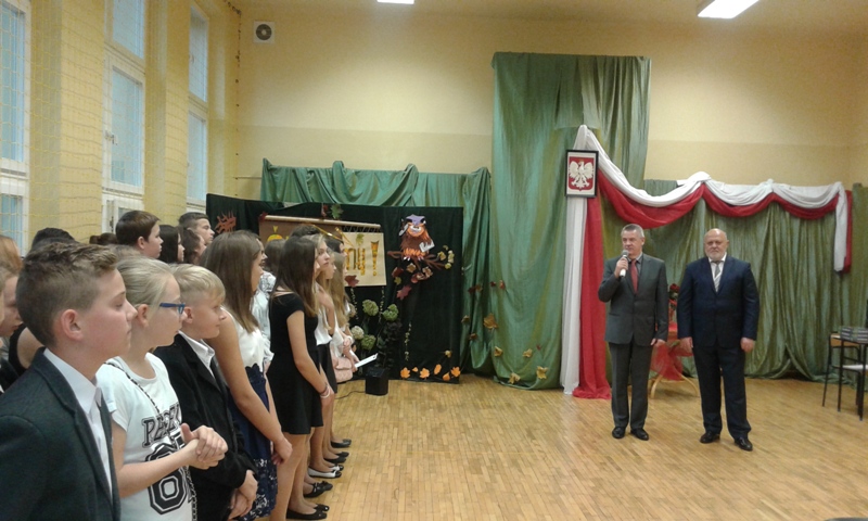 ŚLUBOWANIE UCZNIÓW KLAS I GIMNAZJUM 