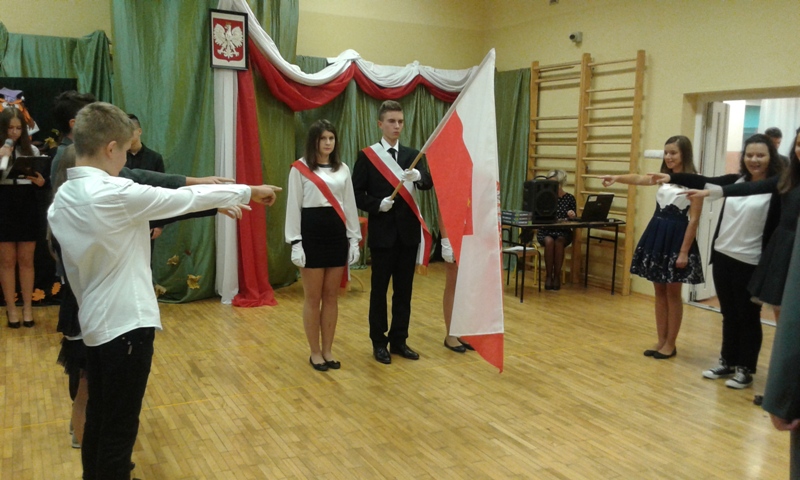 ŚLUBOWANIE UCZNIÓW KLAS I GIMNAZJUM 