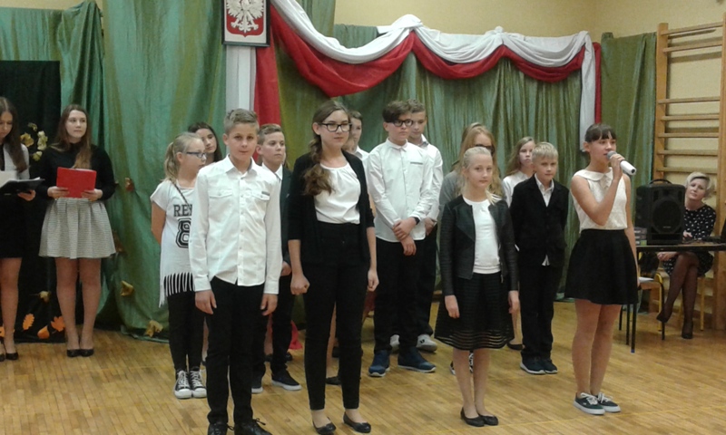 ŚLUBOWANIE UCZNIÓW KLAS I GIMNAZJUM 