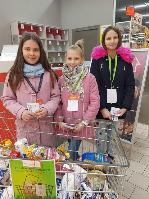 WIELKANOCNA ZBIÓRKA ŻYWNOŚCI 