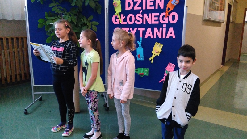 DZIEŃ GŁOŚNEGO CZYTANIA W KLASIE II I IIIB