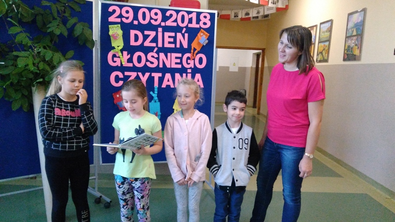 DZIEŃ GŁOŚNEGO CZYTANIA W KLASIE II I IIIB