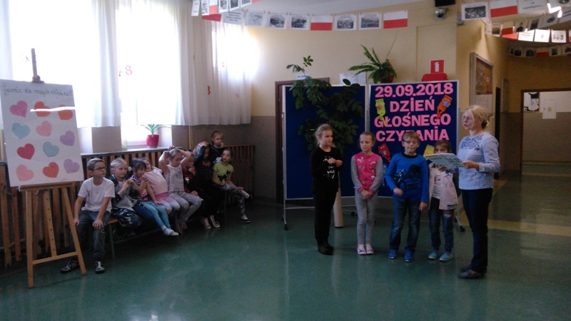 DZIEŃ GŁOŚNEGO CZYTANIA W KLASIE II I IIIB