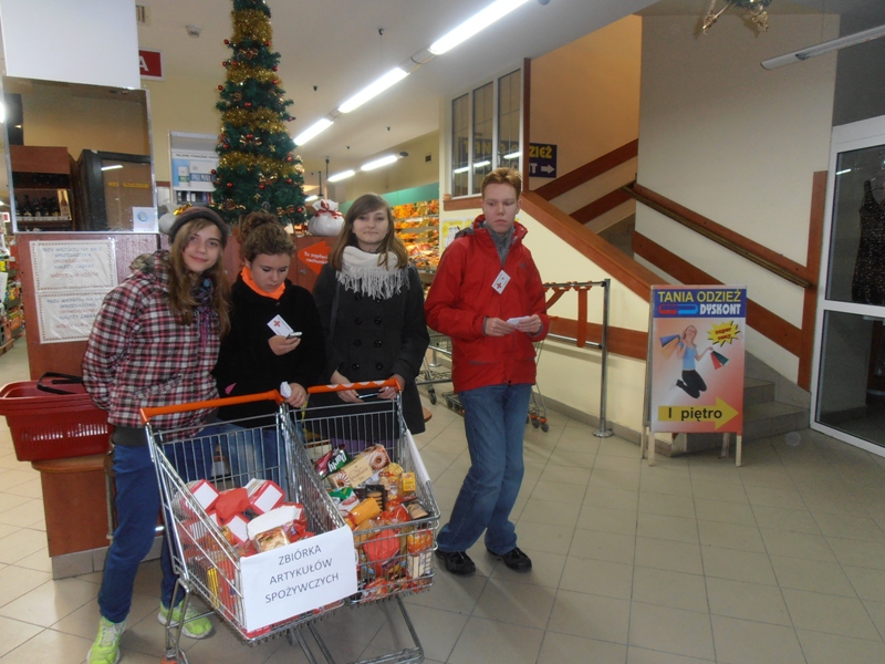 AKCJA POMOCY ŚWIĄTECZNEJ SZKOLNEGO KOŁA PCK