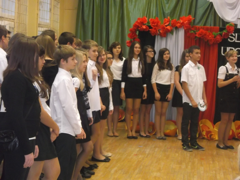 ŚLUBOWANIE UCZNIÓW KLAS PIERWSZYCH GIMNAZJUM
