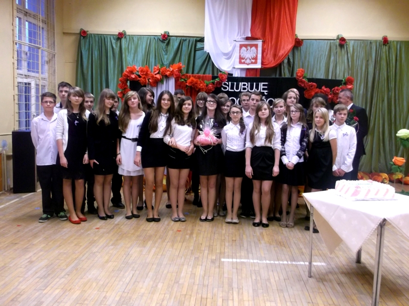 ŚLUBOWANIE UCZNIÓW KLAS PIERWSZYCH GIMNAZJUM