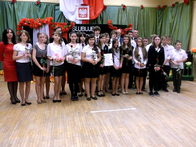 ŚLUBOWANIE UCZNIÓW KLAS PIERWSZYCH GIMNAZJUM