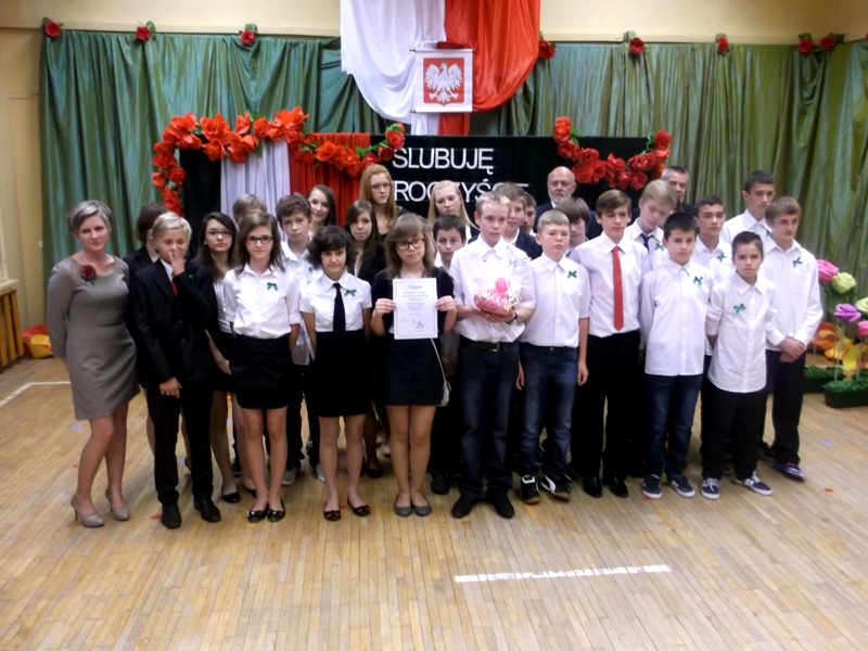 ŚLUBOWANIE UCZNIÓW KLAS PIERWSZYCH GIMNAZJUM