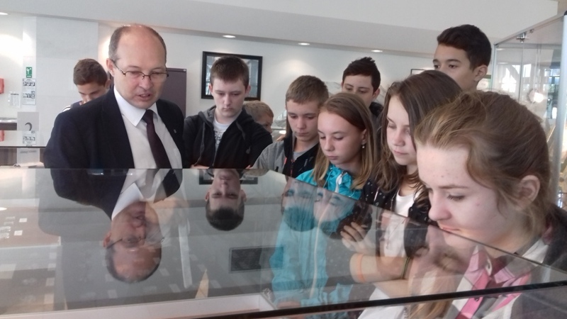 WIZYTA UCZNIÓW KLAS II GIMNAZJUM W ODDZIALE OKRĘGOWYM  NBP W KIELCACH