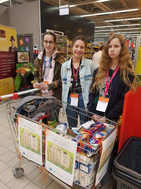 WIELKANOCNA ZBIÓRA ŻYWNOŚCI