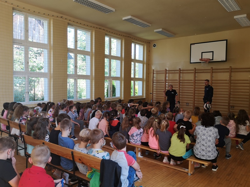 SPOTKANIA UCZNIÓW Z POLICJANTAMI