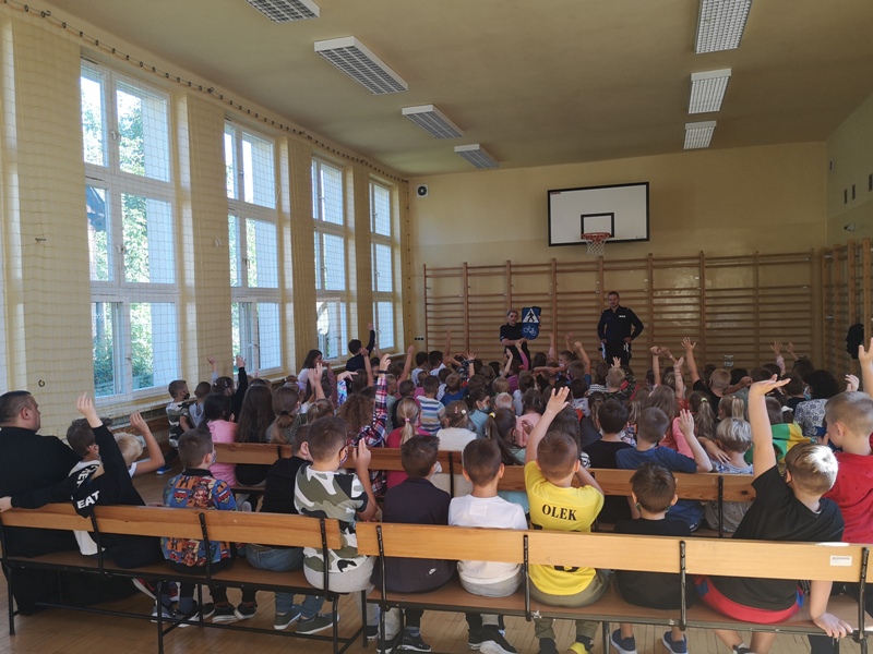 SPOTKANIA UCZNIÓW Z POLICJANTAMI