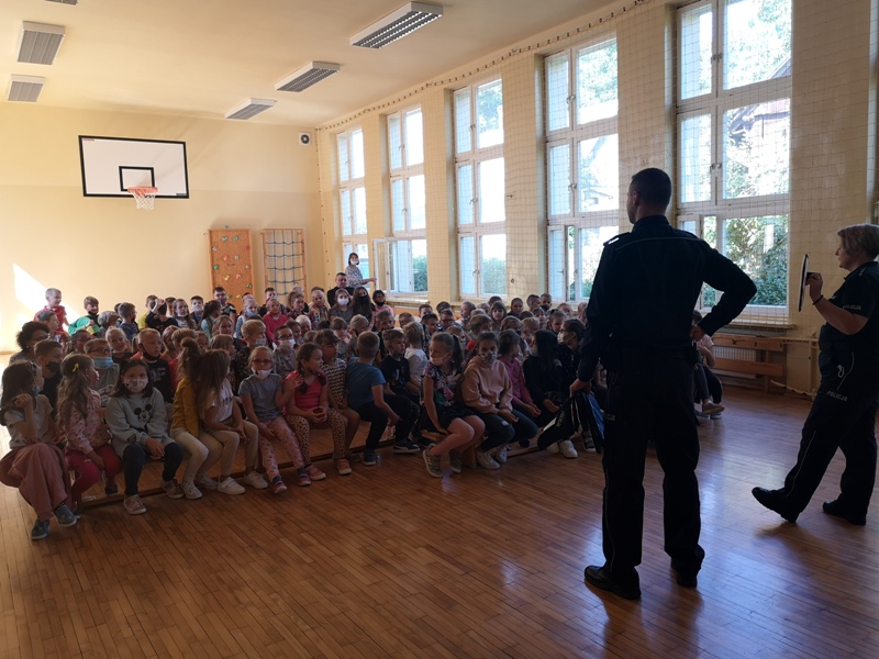SPOTKANIA UCZNIÓW Z POLICJANTAMI