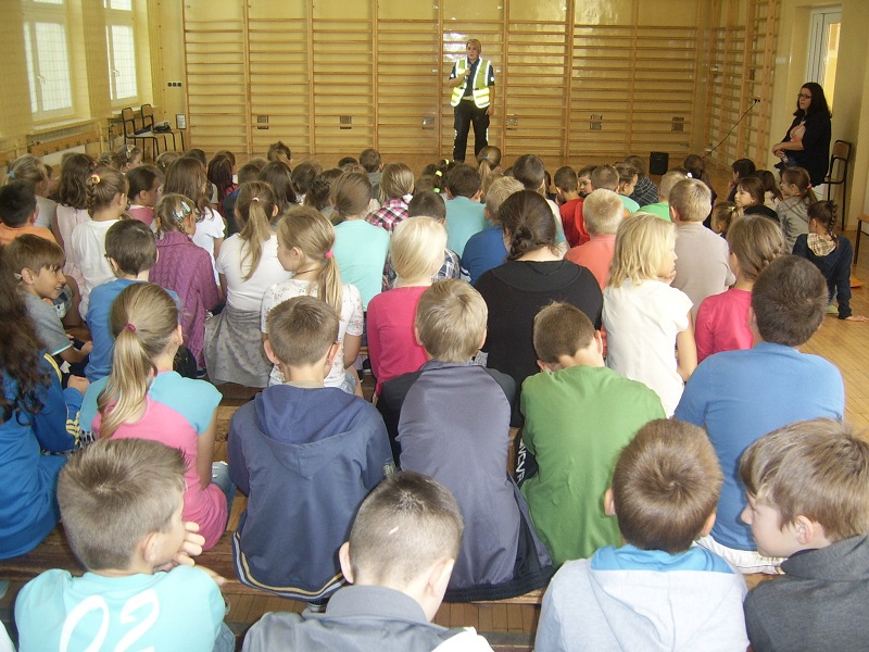 SPOTKANIE UCZNIÓW Z POLICJANTAMI