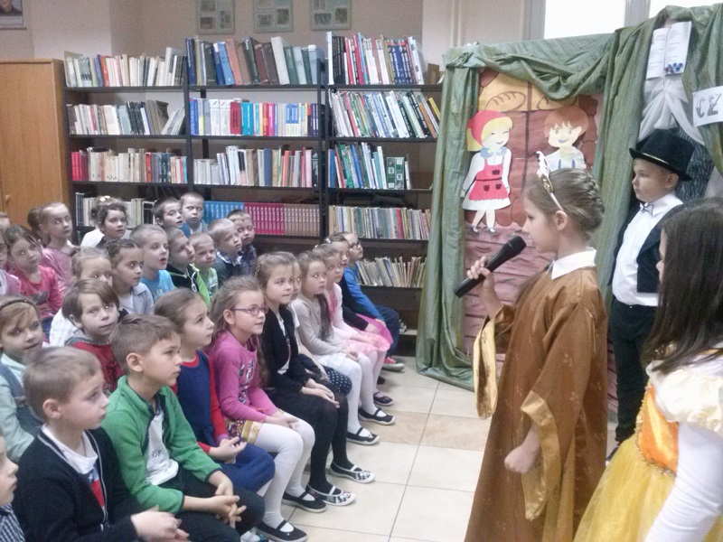 Pasowanie uczniów klas I na czytelnika