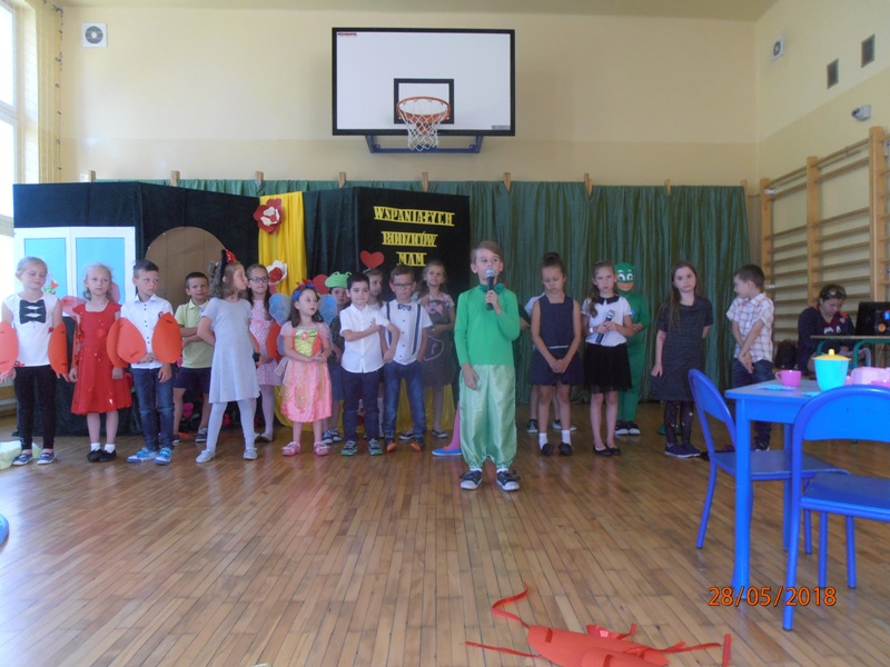 DZIEŃ MAMY I TATY WŚRÓD PIERWSZAKÓW