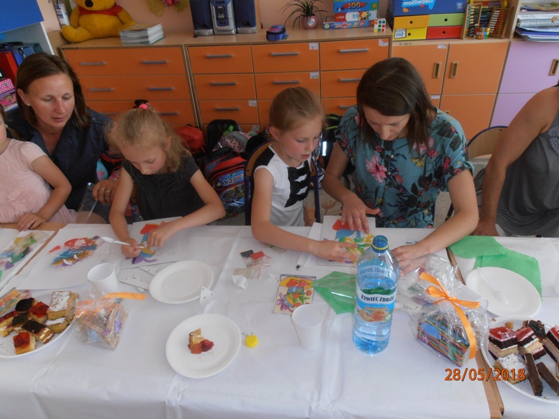 DZIEŃ MAMY I TATY WŚRÓD PIERWSZAKÓW