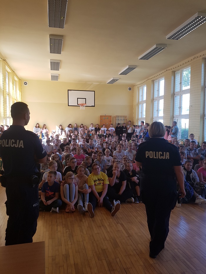 Spotkanie uczniów z policjantami.
