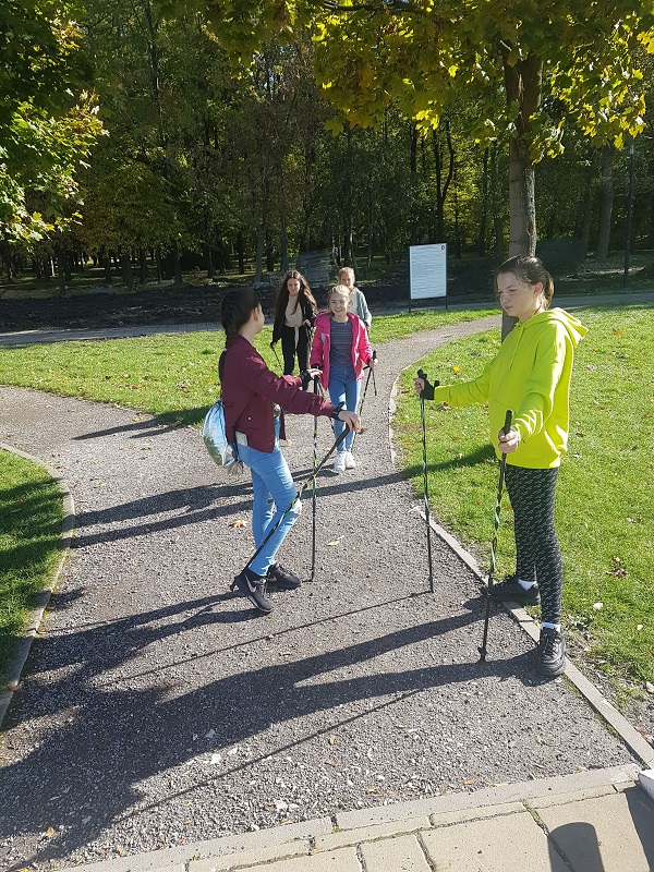 Zajęcia pozalekcyjne z NORDIC WALKING