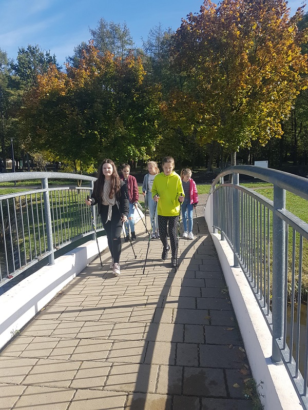 Zajęcia pozalekcyjne z NORDIC WALKING