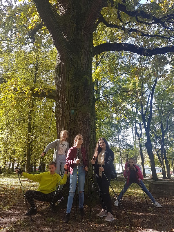 Zajęcia pozalekcyjne z NORDIC WALKING