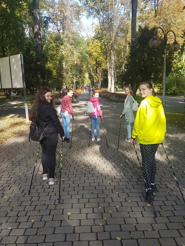 Zajęcia pozalekcyjne z NORDIC WALKING