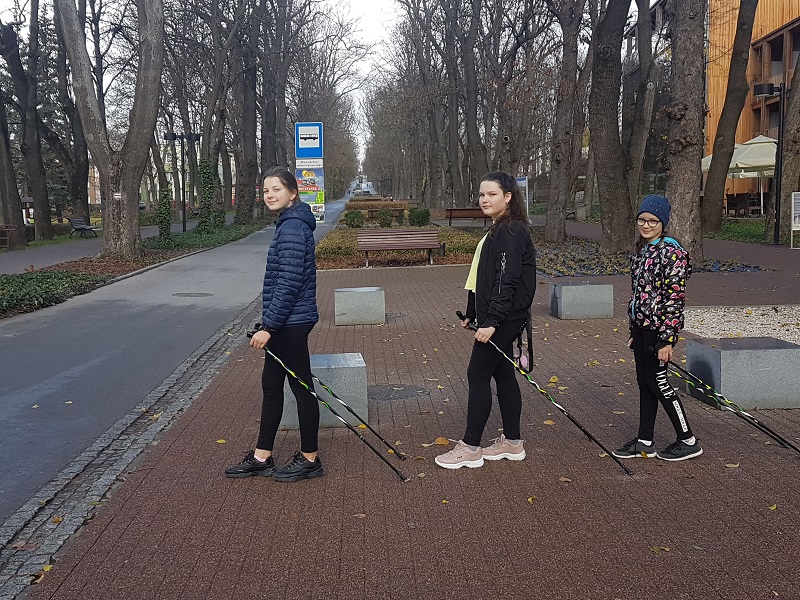 Zajęcia pozalekcyjne z NORDIC WALKING
