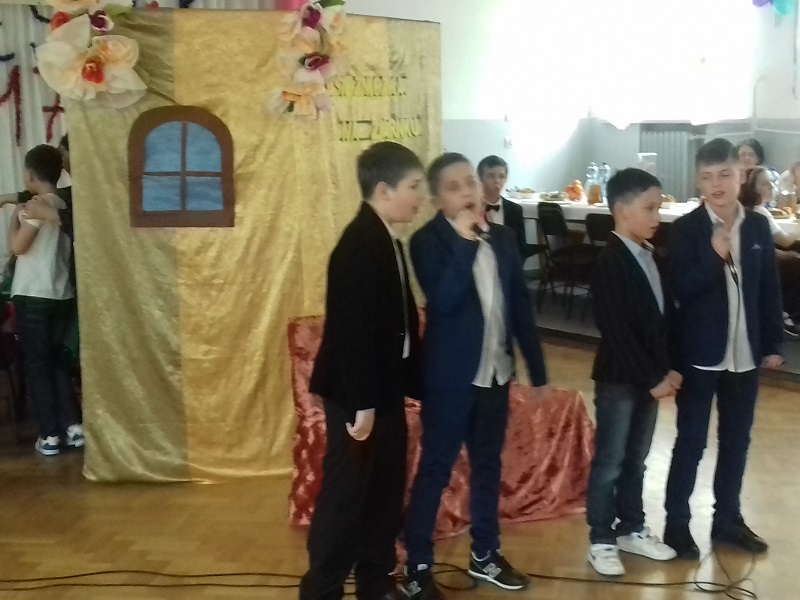 Występ uczniów w OSP w Zbludowicach