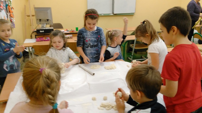Lekcje inaczej - warsztaty plastyczne z rodzicami.