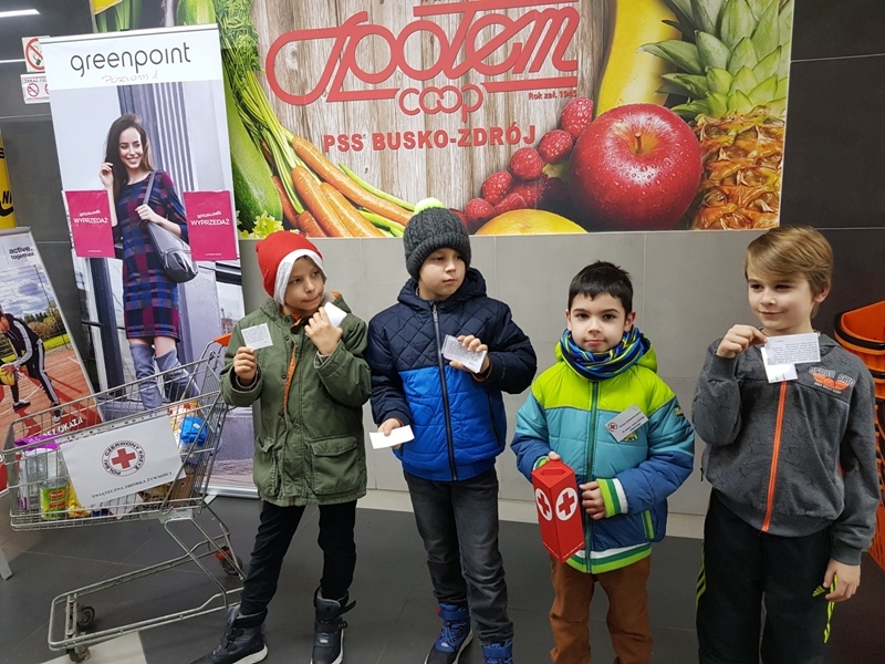 GRUDNIOWE KWESTOWANIE  SZKOLNEGO KOŁA PCK